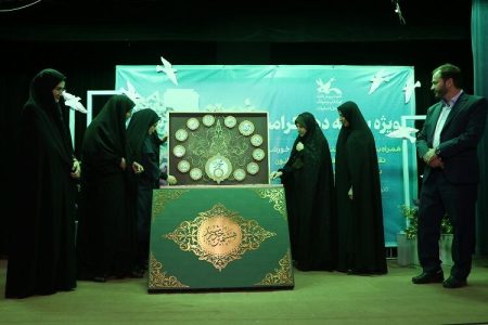 رونمایی از کتاب هشتمین خورشید و تقدیر از اعضای افتخارآفرین بین‌المللی، ملی و استانی