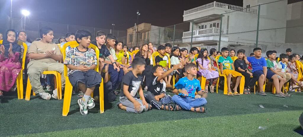 1296983 ویژهبرنامهی «پیک امید» در روستای خونسرخ با حضور ۳۰۰ کودک و نوجوان برگزار شد