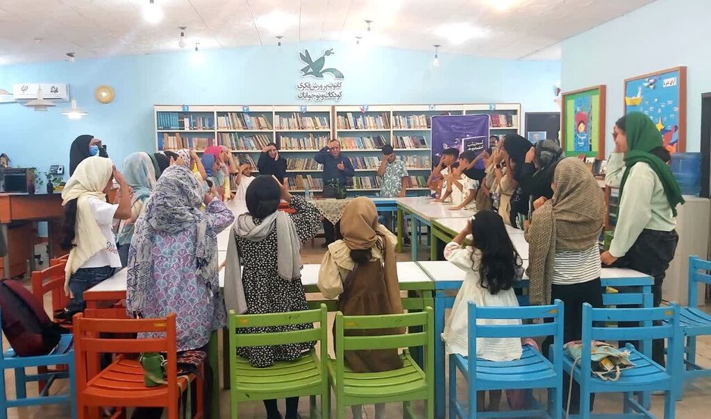 1296991 ایرج جمالینسب، معلمی با رسالت ستارهها، تجلیل شد