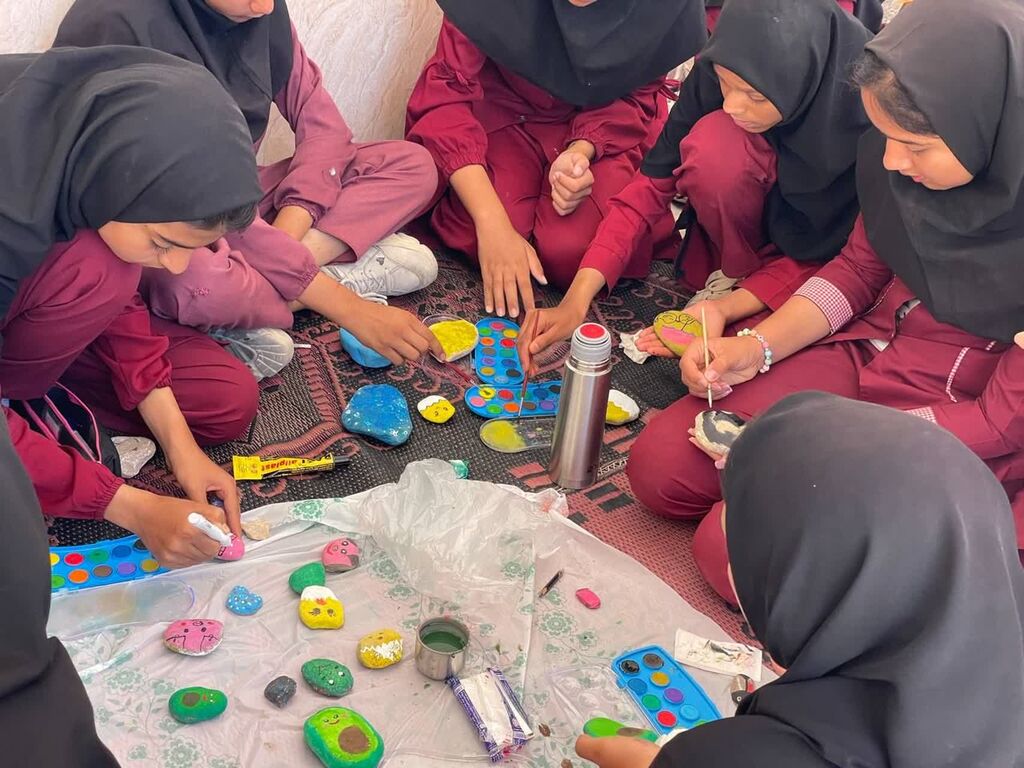 1297218 جشنواره نقاشی روی سنگ با محوریت پرورش خلاقیت کودکان در فارغان برگزار شد