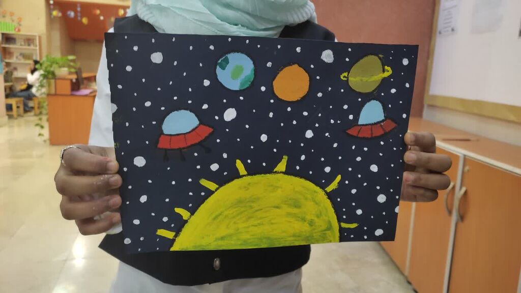 1297222 همیشه پای خورشید در میان است