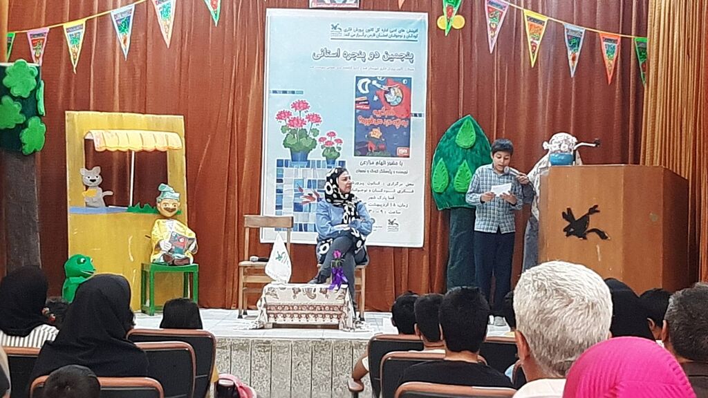 1297256 پنجمین نشست ادبی «دو پنجره» در کانون فسا برگزار شد