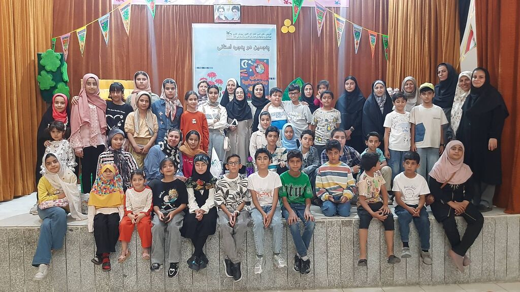 1297297-1 پنجمین نشست ادبی «دو پنجره» در کانون فسا برگزار شد