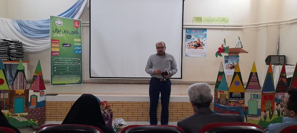 1297758 مدرس زبان پلی است بین مهارتهای زبانی و تواناییهای انسانی