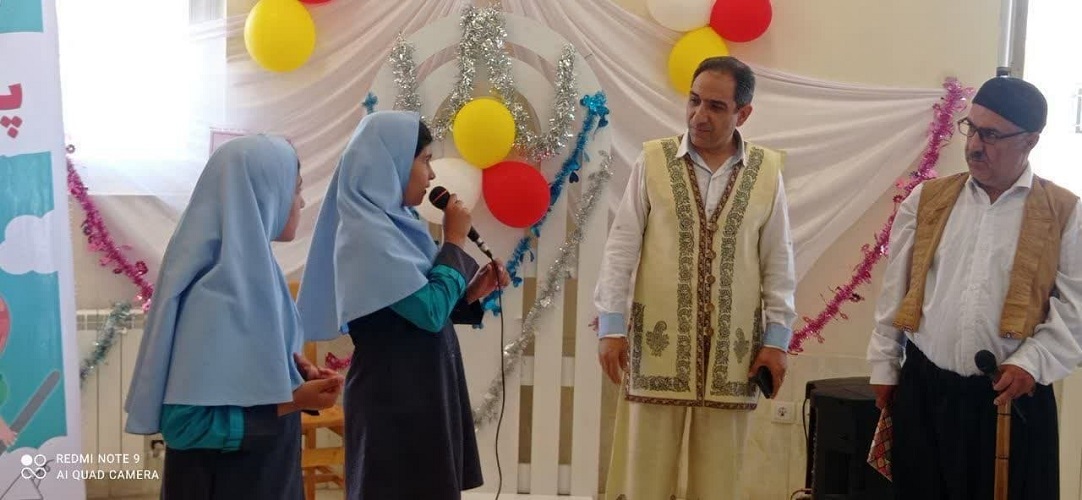 1297828 پیک امید کانون استان اصفهان مهمان دانشآموزان دبستان شهید میربیگی روستای دستجا از توابع شهرستان اصفهان شد