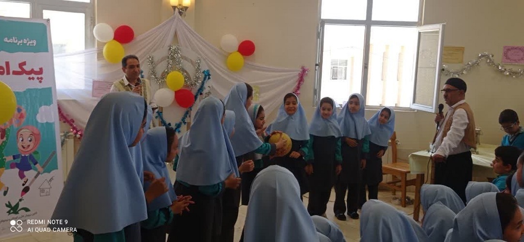 1297830 پیک امید کانون استان اصفهان مهمان دانشآموزان دبستان شهید میربیگی روستای دستجا از توابع شهرستان اصفهان شد