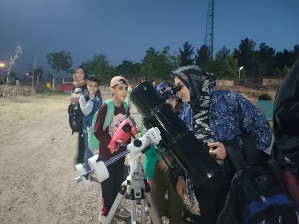 1297837-2 شب رصدی در هفت حوض برگزار شد