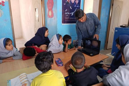 دانش‌آموزان یکی از روستاهای جهرم با پیک امید، همسفر ستارگان شدند