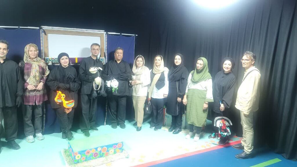 1298012-2 اردوی هنری برای همکاران کانون استان قزوین