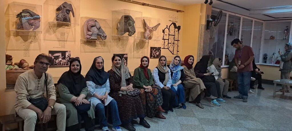 1298014-2 اردوی هنری برای همکاران کانون استان قزوین