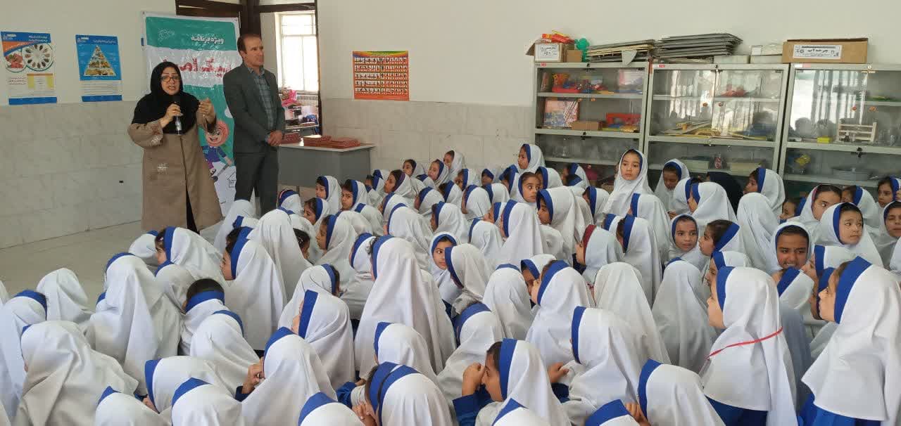 پیک امید کانون استان اصفهان به دبستان کرباسی‌زاده ناحیه ۴ آموزش و پرورش اصفهان رفت