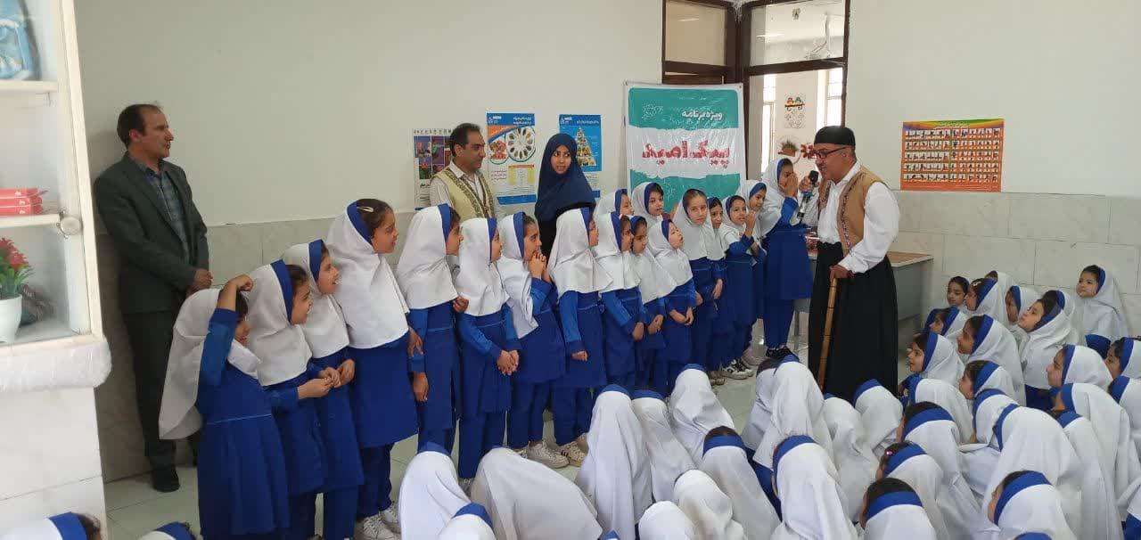 پیک امید کانون استان اصفهان به دبستان کرباسی‌زاده ناحیه ۴ آموزش و پرورش اصفهان رفت