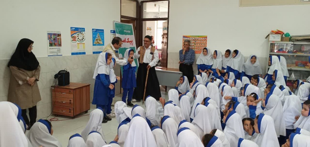 پیک امید کانون استان اصفهان به دبستان کرباسی‌زاده ناحیه ۴ آموزش و پرورش اصفهان رفت