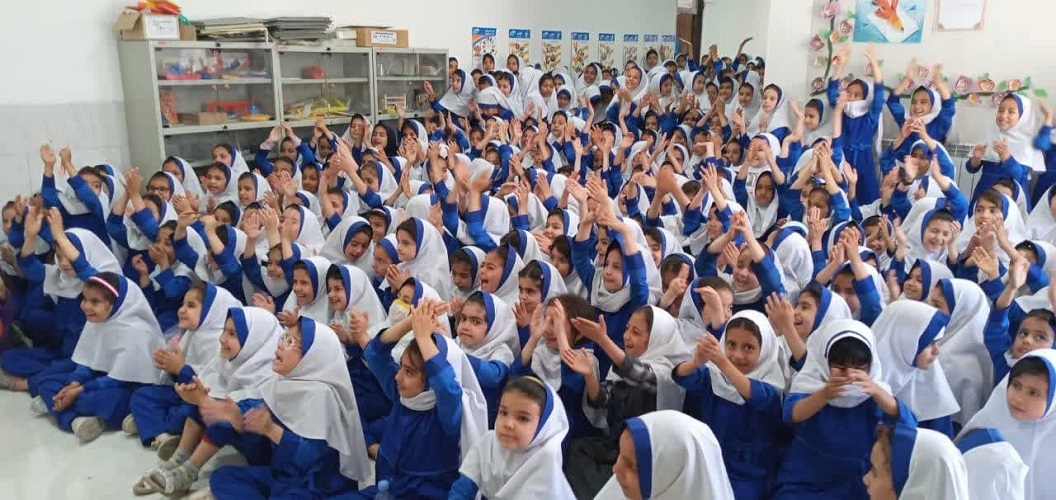 پیک امید کانون استان اصفهان به دبستان کرباسی‌زاده ناحیه ۴ آموزش و پرورش اصفهان رفت