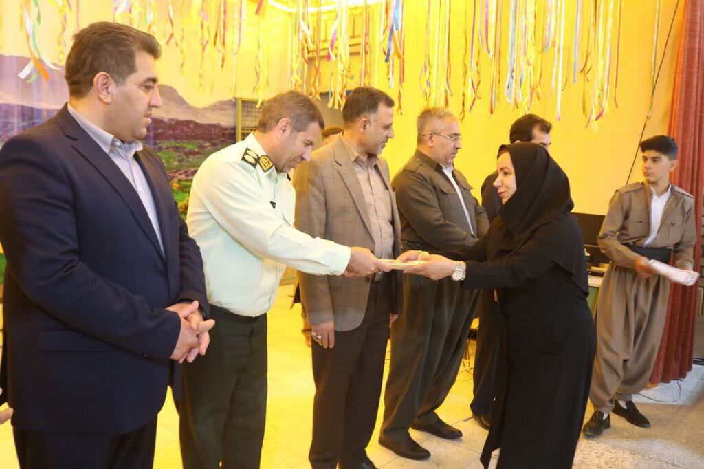 1298365-2 همایش بزرگداشت مقام معلم در شهرستان ثلاثباباجانی