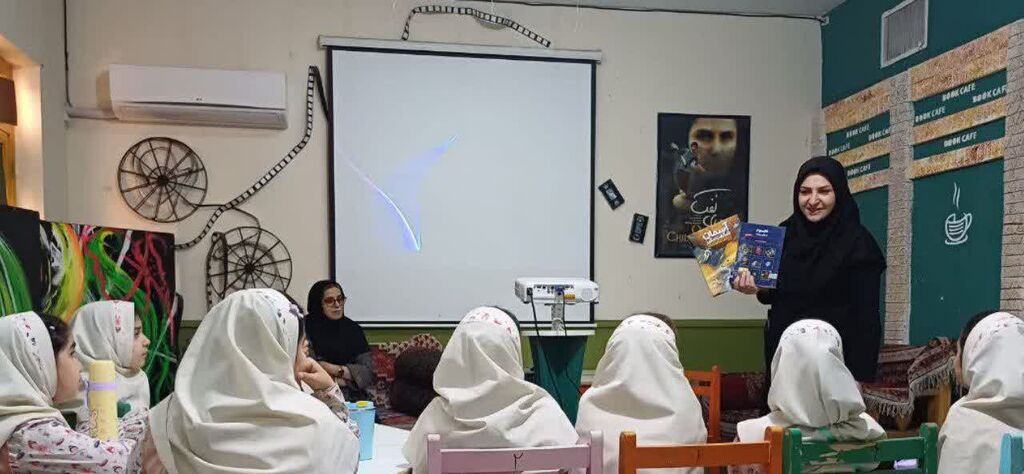 1298394-2 ویژهبرنامههای آموزش نجوم در مرکز شماره ۲ کانون کرمانشاه