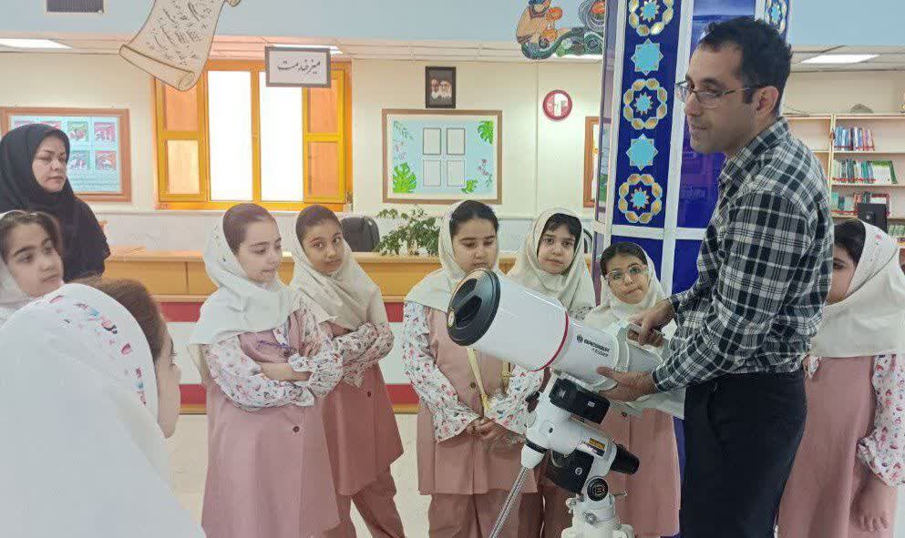 1298395-2 ویژهبرنامههای آموزش نجوم در مرکز شماره ۲ کانون کرمانشاه