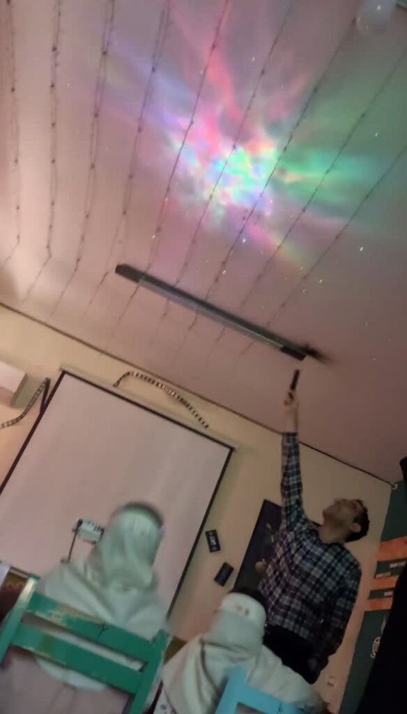 1298398-2 ویژهبرنامههای آموزش نجوم در مرکز شماره ۲ کانون کرمانشاه