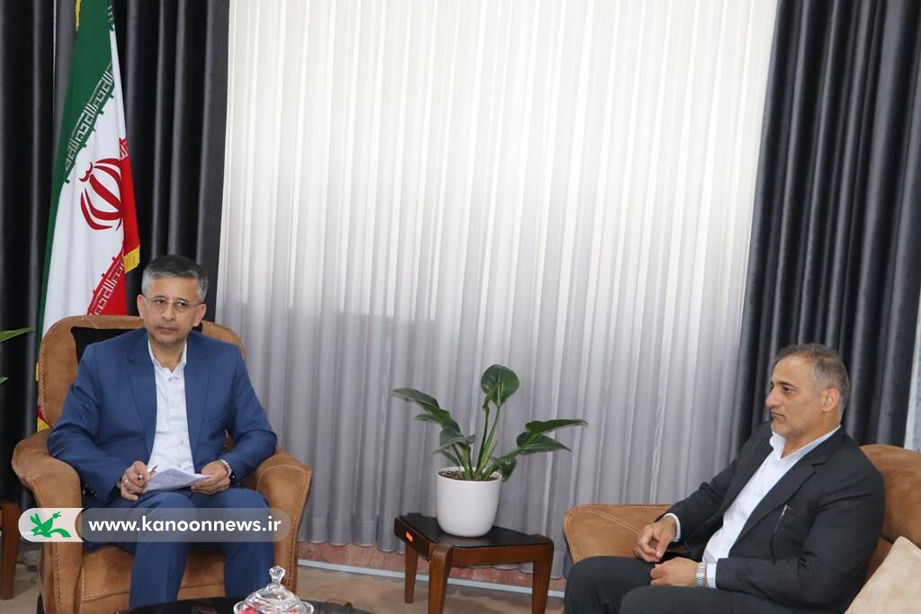 1298422-2 دیدار مدیرکل کانون استان گلستان با فرماندار آققلا