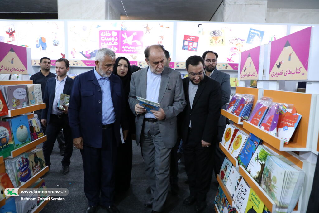 1298565 کتابها باید نسخههای شفابخش منطبق برنیاز جامعه باشد/ کارهای کانون ارزشمند است