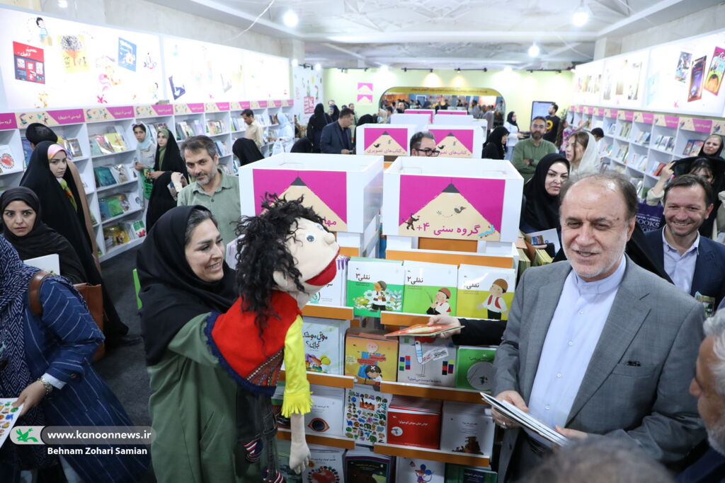 1298566-2 کتابها باید نسخههای شفابخش منطبق برنیاز جامعه باشد/ کارهای کانون ارزشمند است