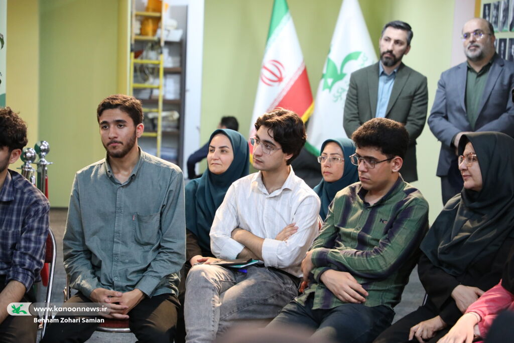 1298658 شاعران نوجوان شعرهای کوتاه بخوانند