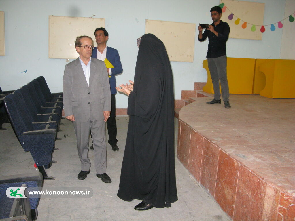 1298728 دیدار مدیرکل کانون استان بوشهر با فرماندار دیر