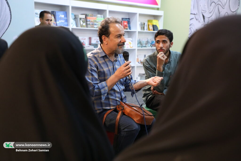 1298757 شاعران نوجوان شعرهای کوتاه بخوانند