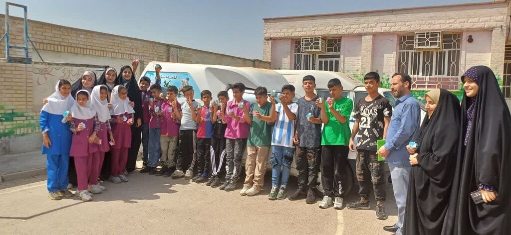 1298828 ویژه برنامه «پیک امید» کتابخانههای سیار کانون در روستای البصره اهواز