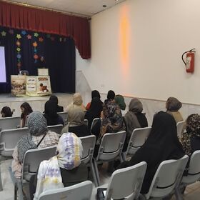 1298940 نشست تخصصی حمایت از خانواده جوانی و جمعیت در کانون مرکزی