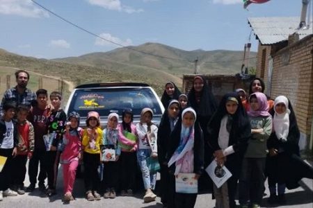 کتابخانه‌های سیار روستایی اصفهان و فریدون‌شهر در جمع شاد بچه‌های روستا