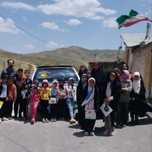 کتابخانه‌های سیار روستایی اصفهان و فریدون‌شهر در جمع شاد بچه‌های روستا