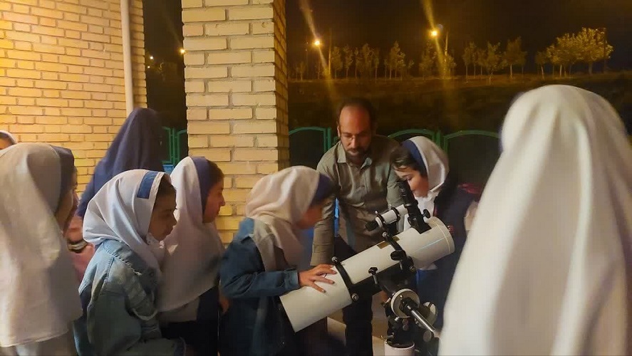 کتابخانه‌های سیار روستایی اصفهان و فریدون‌شهر در جمع شاد بچه‌های روستا