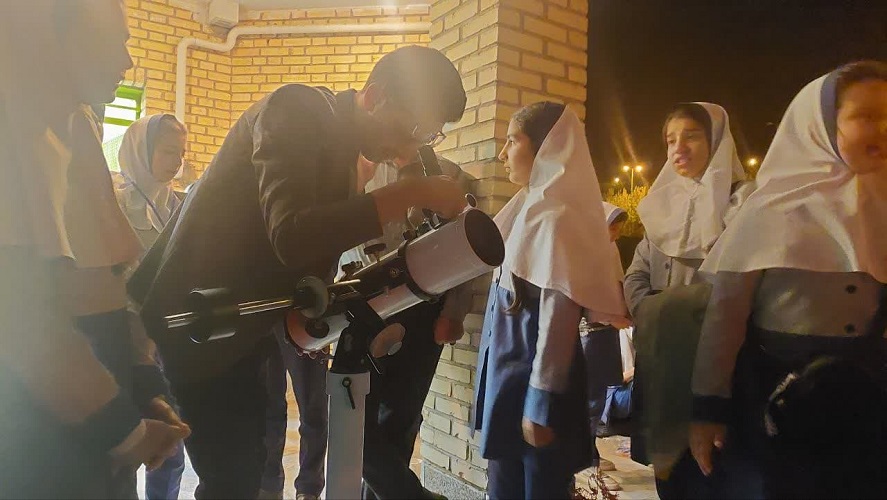 کتابخانه‌های سیار روستایی اصفهان و فریدون‌شهر در جمع شاد بچه‌های روستا