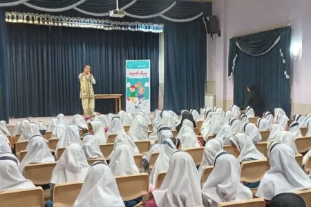 پیک امید کانون استان اصفهان به دبستان مصطفی مریخی‌پور شهر حبیب‌آباد رفت