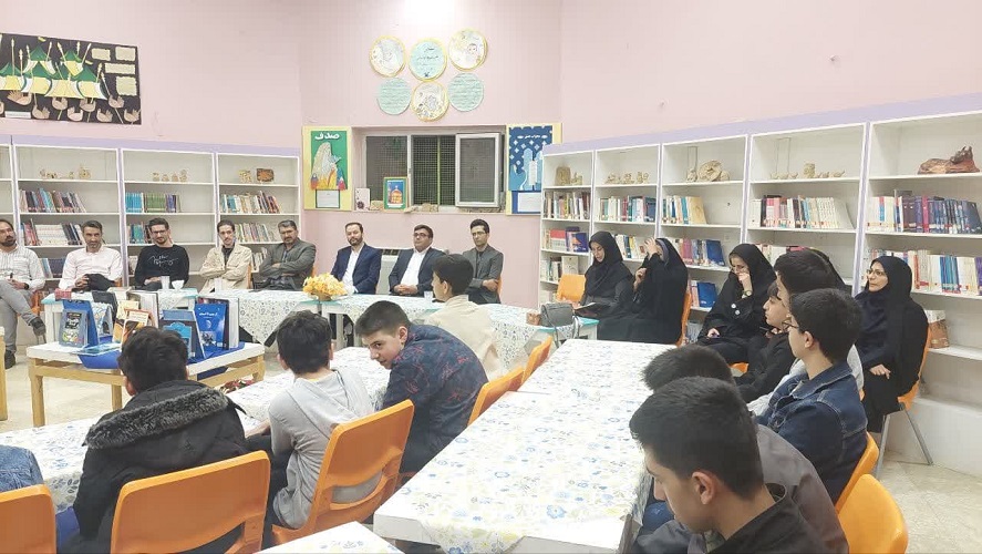 1299049 شبی با مهتاب و ستارهها در کانون فریدونشهر استان اصفهان