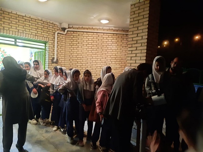 1299053 شبی با مهتاب و ستارهها در کانون فریدونشهر استان اصفهان