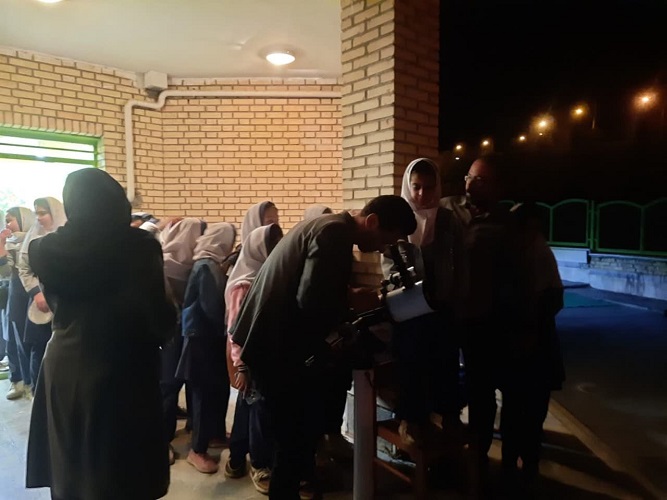 1299054 شبی با مهتاب و ستارهها در کانون فریدونشهر استان اصفهان