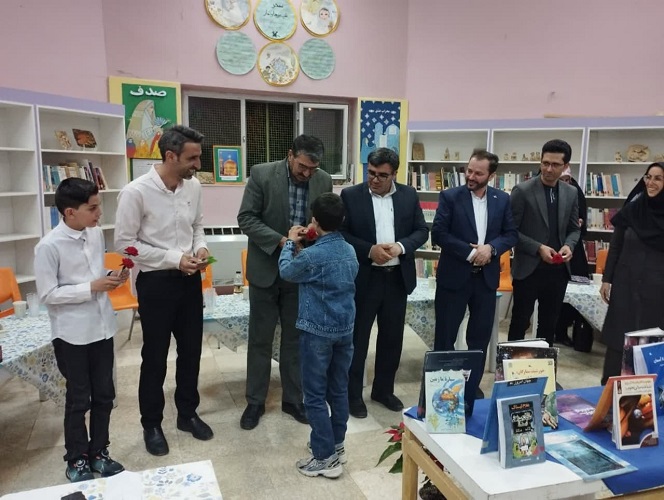 1299056 شبی با مهتاب و ستارهها در کانون فریدونشهر استان اصفهان