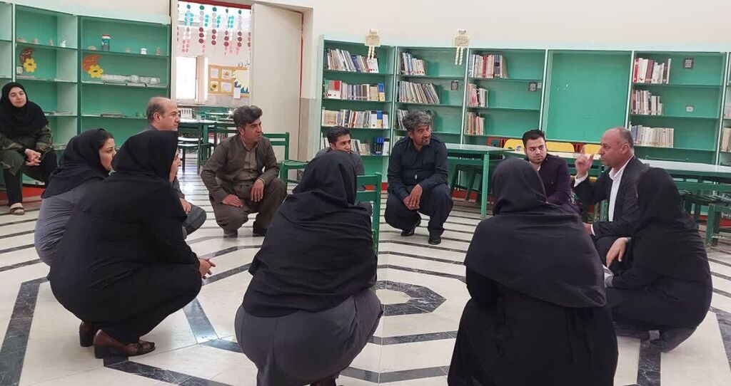 1299091 مربیان منطقه اورامانات کارگاههای تخصصی را گذراندند