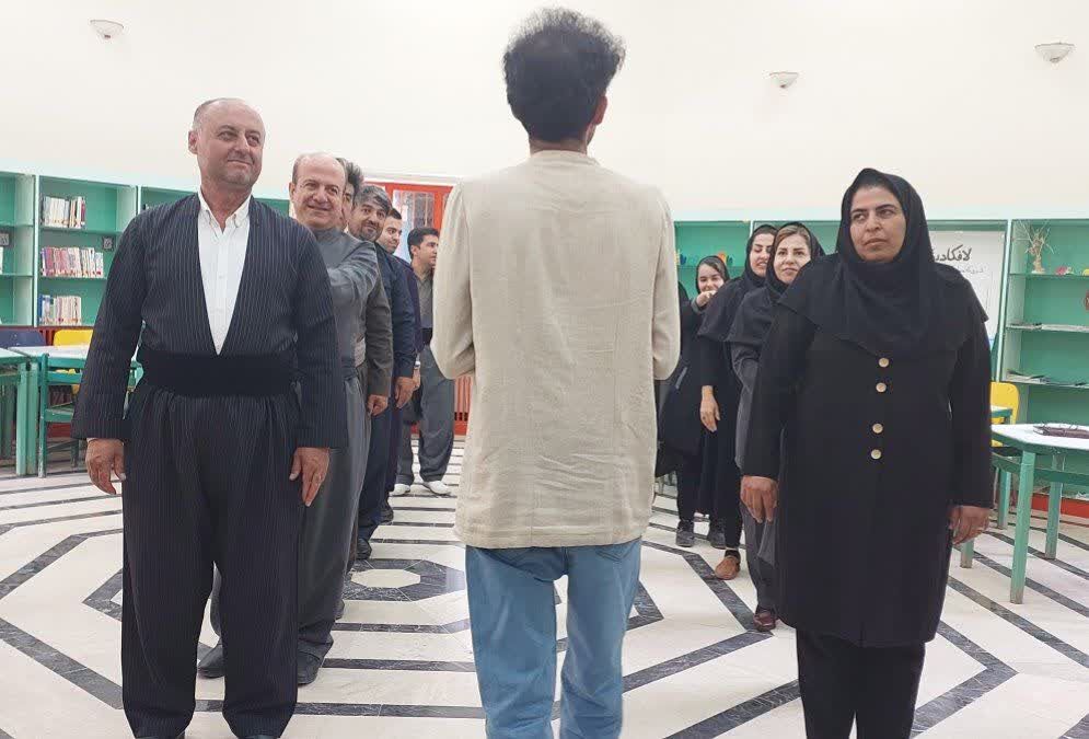 1299092 مربیان منطقه اورامانات کارگاههای تخصصی را گذراندند