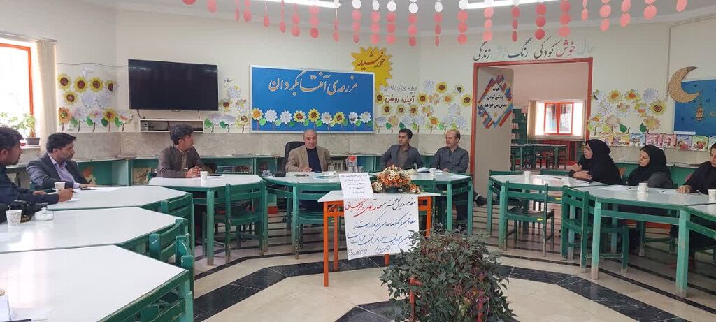 1299094 مربیان منطقه اورامانات کارگاههای تخصصی را گذراندند