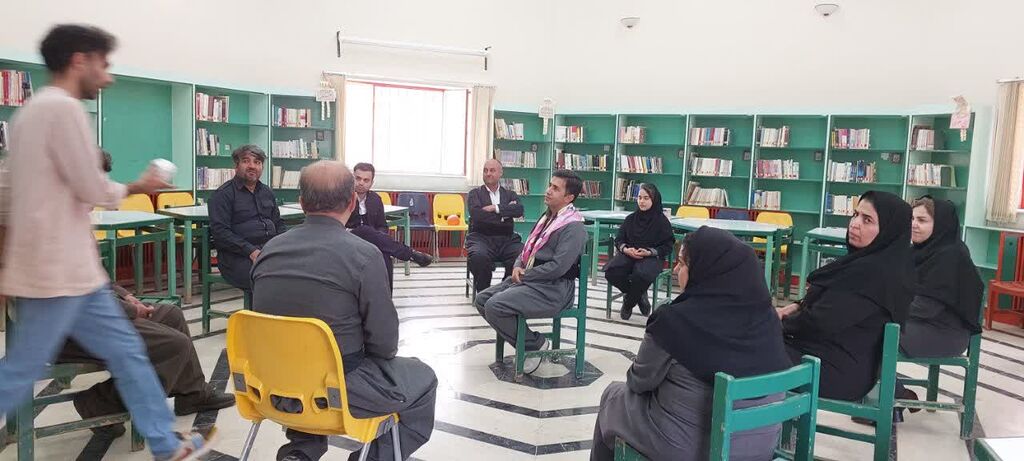 1299096 مربیان منطقه اورامانات کارگاههای تخصصی را گذراندند