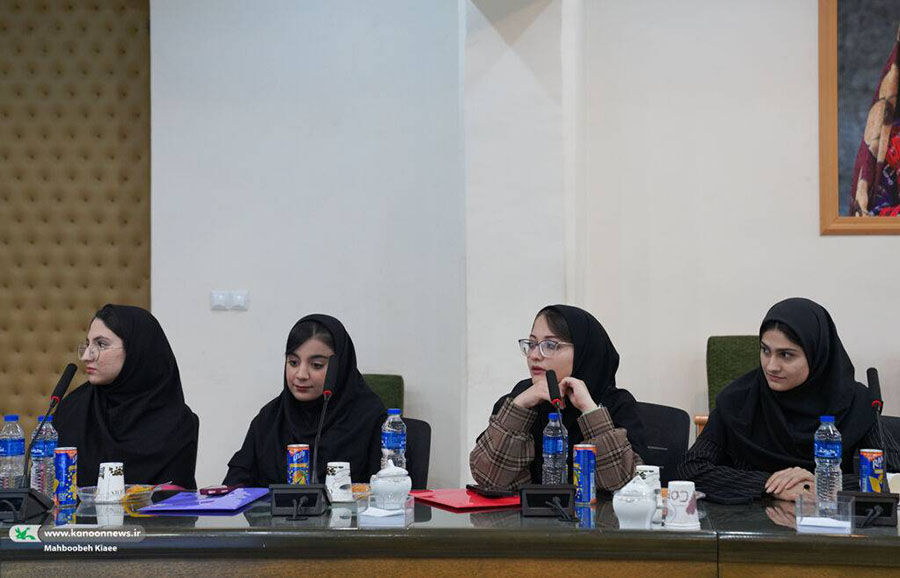 1299129 اردوی آموزشی اعضای باشگاه شعر قاف در تهران/ عضو کانون اردبیل، صدای شاعران نوجوان در اردوی ملی شد