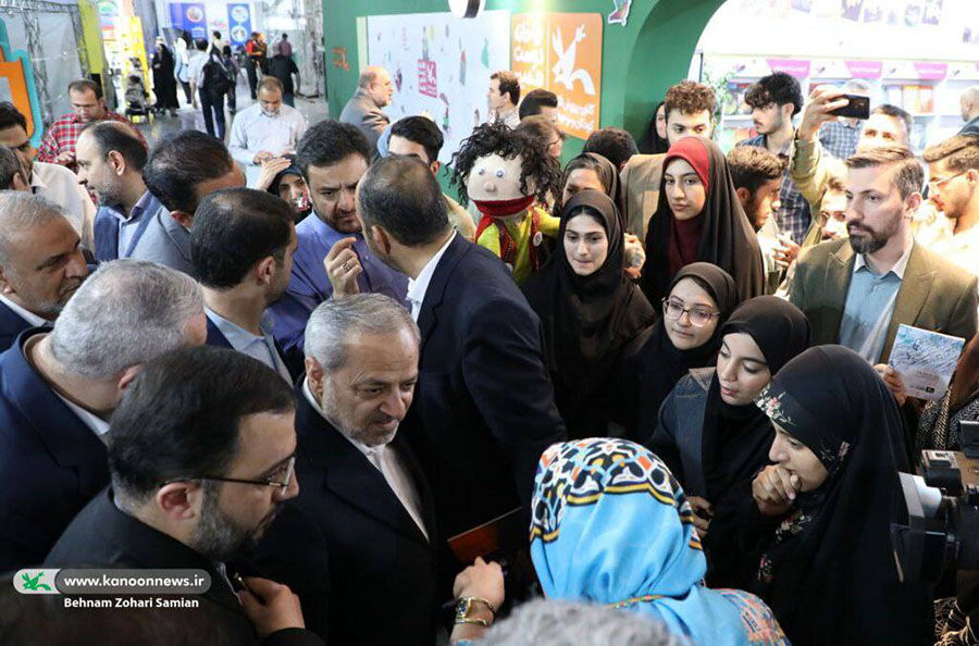 1299130 اردوی آموزشی اعضای باشگاه شعر قاف در تهران/ عضو کانون اردبیل، صدای شاعران نوجوان در اردوی ملی شد
