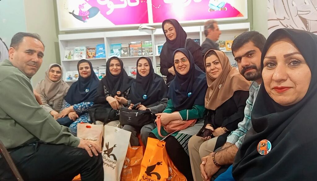 1299133 اردوی نمایشگاه کتاب برای همکاران کانون استان قزوین