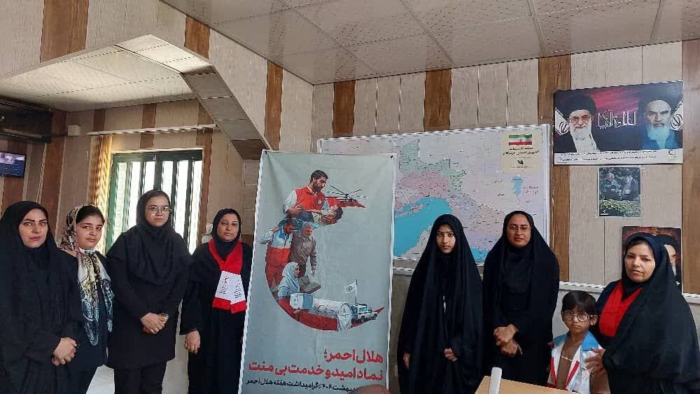 1299152 بازدید و تقدیر مسئول واعضا کانون حاجی آباد از هلال احمر شهرستان