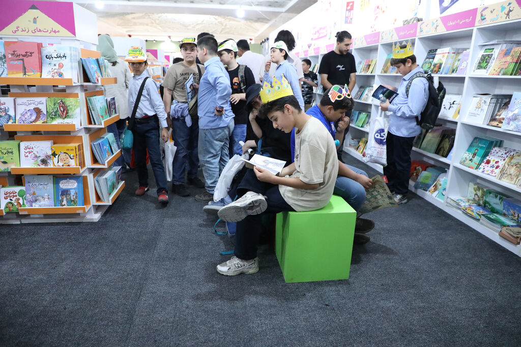 1299160-1 کتابهای پرفروش تیر و مرداد ۱۴۰۴ کانون اعلام شد