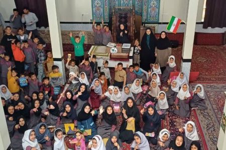 اجرای هفتاد و ششمین پیک امید کانون همدان با یاد شهید سلیمانی در روستای طراقیه