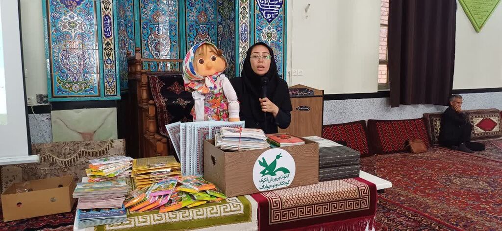 1299283 اجرای هفتاد و ششمین پیک امید کانون همدان با یاد شهید سلیمانی در روستای طراقیه